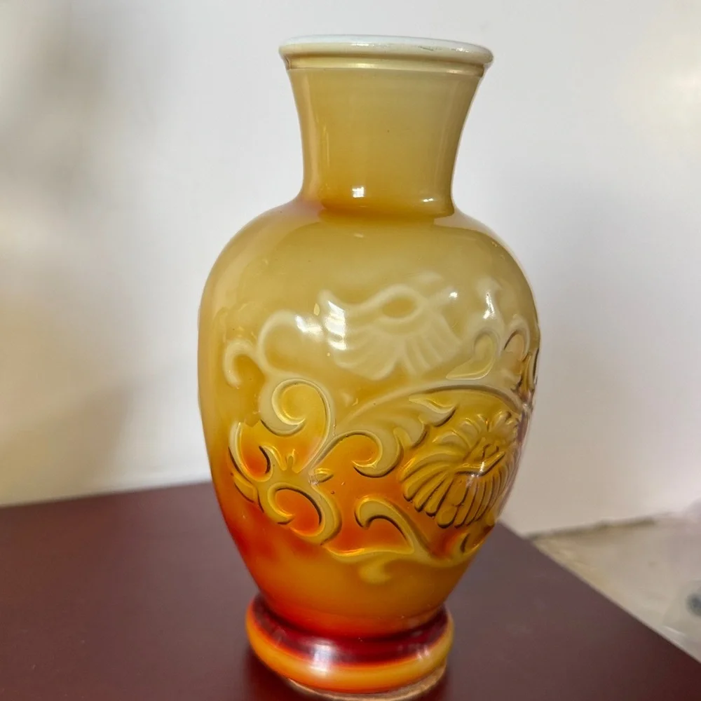 Vintage 1981 Avon spring bouquet glass vase